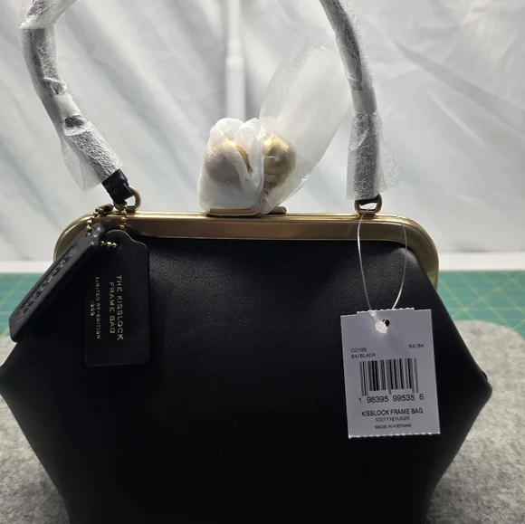 NWT Coach KISSLOCK 16 Black & Brass - Picture 13 of 17